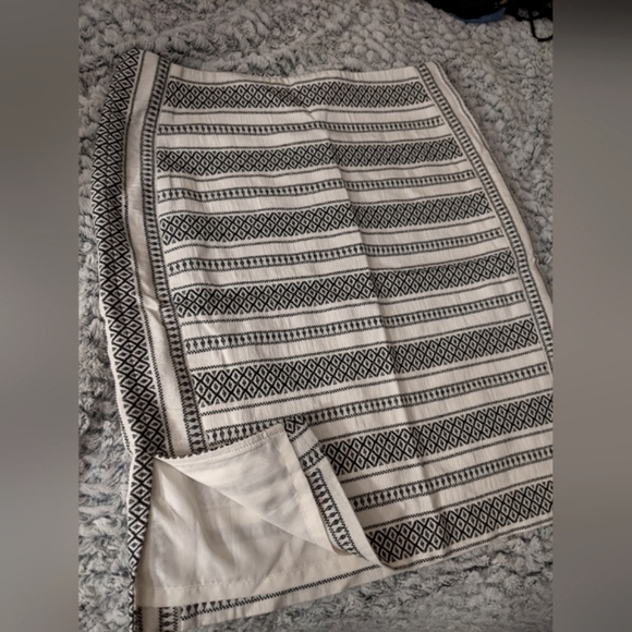 Patterned pencil skirt NWOT - Picture 1 of 1